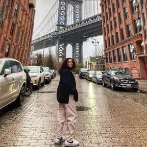 Meet your Posher, Ana